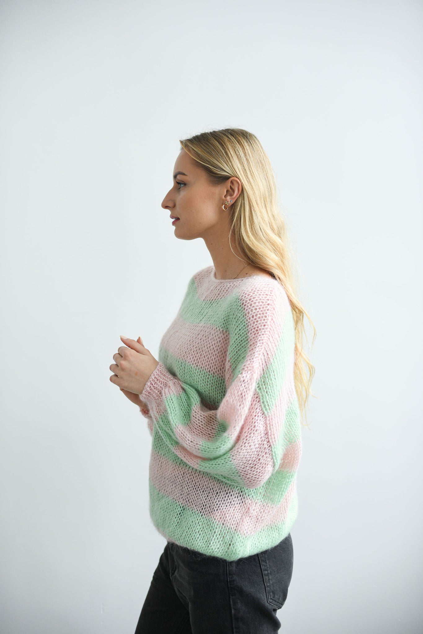 HAND KNITTED WOMEN'S PUFFY SLEAVE MOHAIR SWEATER