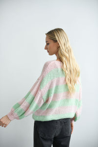 HAND KNITTED WOMEN'S PUFFY SLEAVE MOHAIR SWEATER